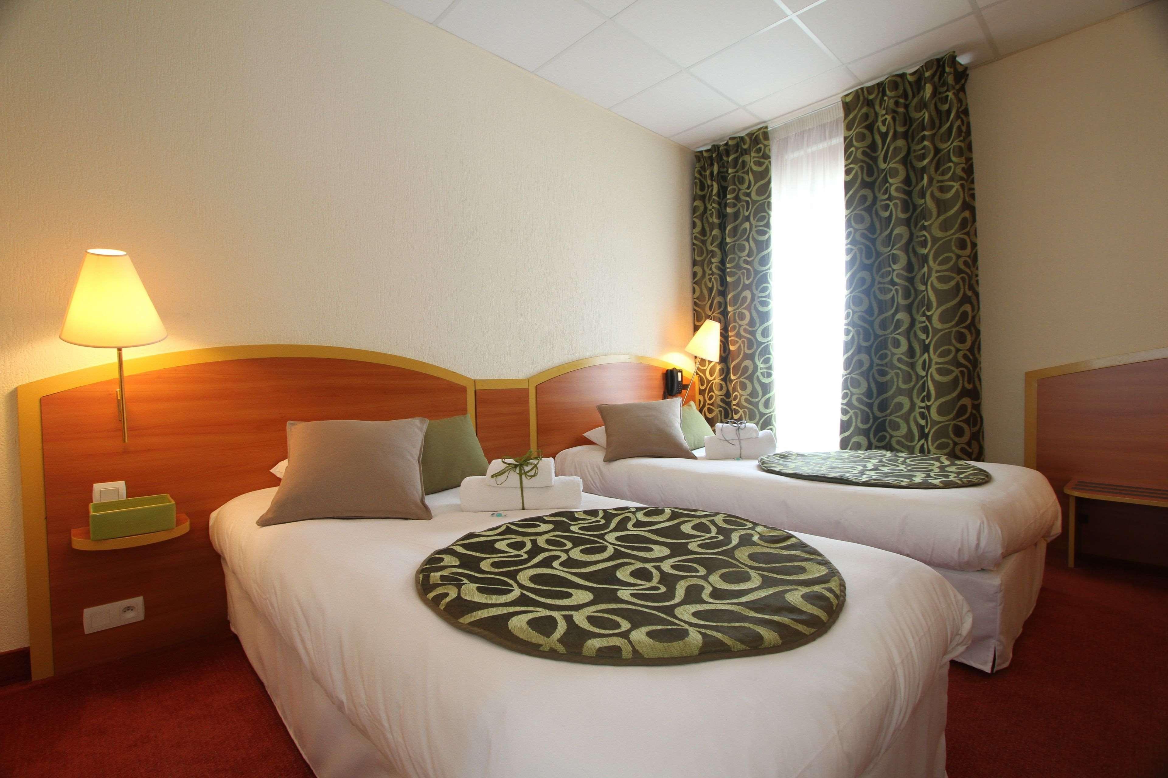Kyriad Hotel Lamballe Exterior photo