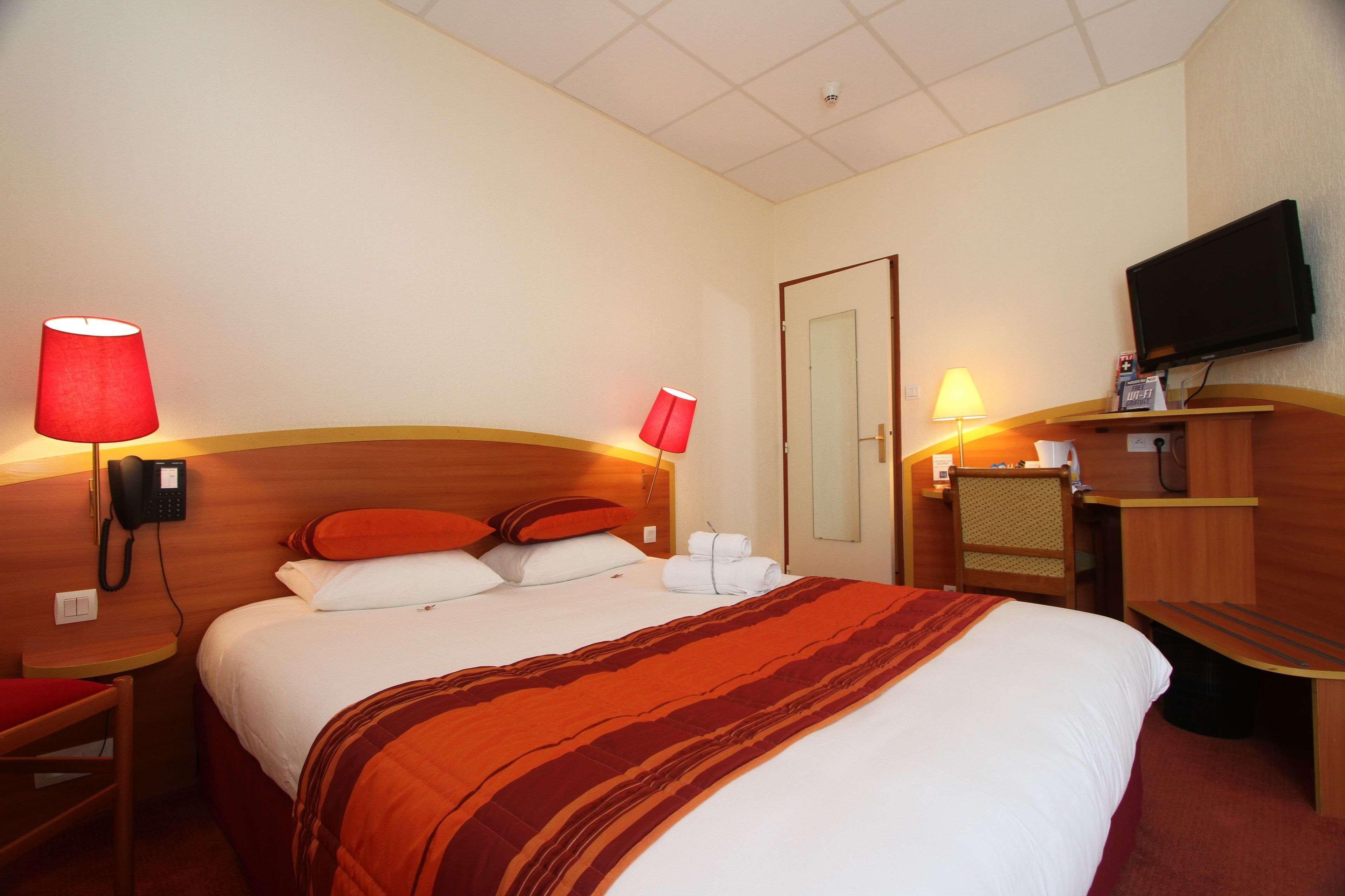 Kyriad Hotel Lamballe Exterior photo