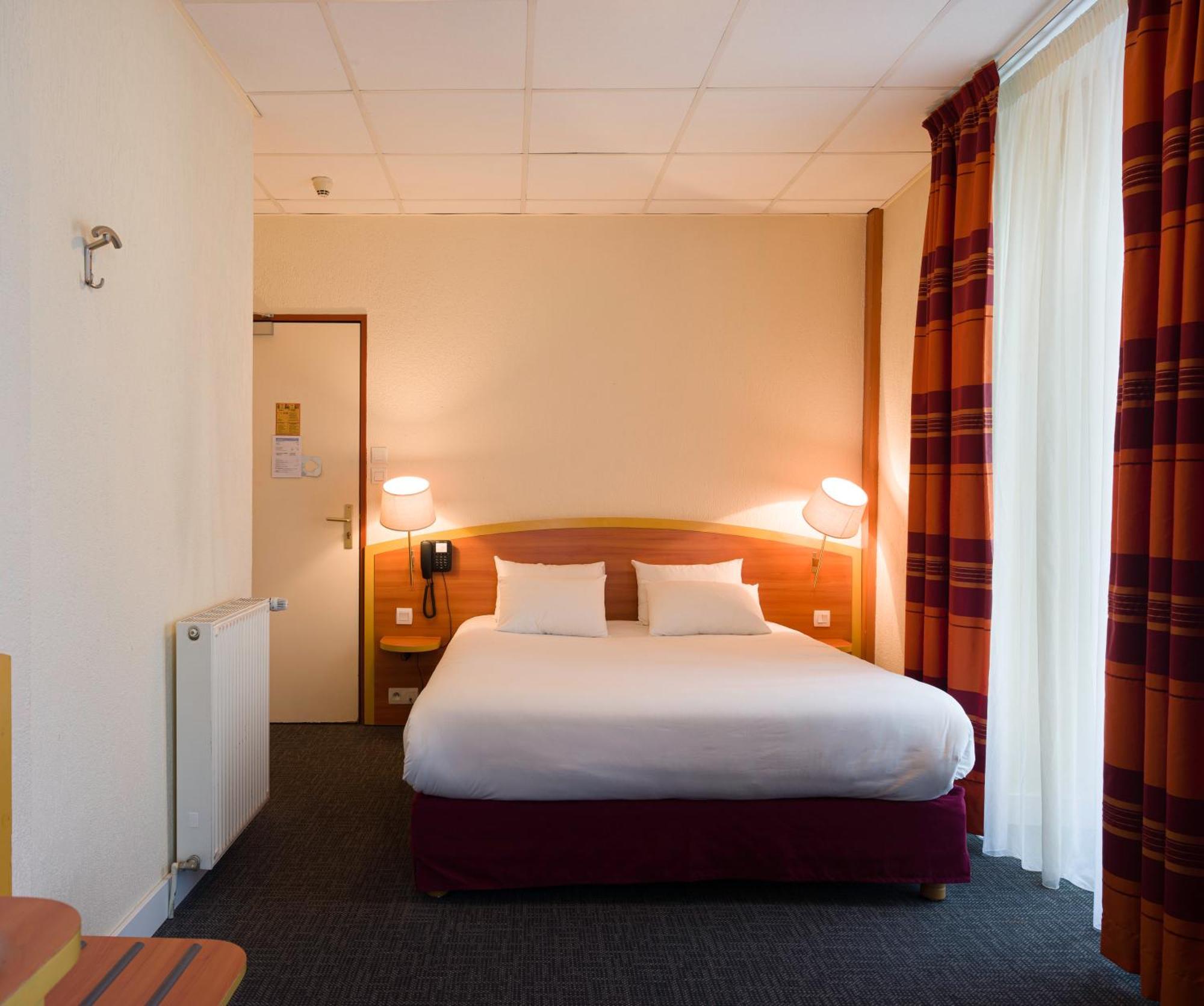 Kyriad Hotel Lamballe Exterior photo