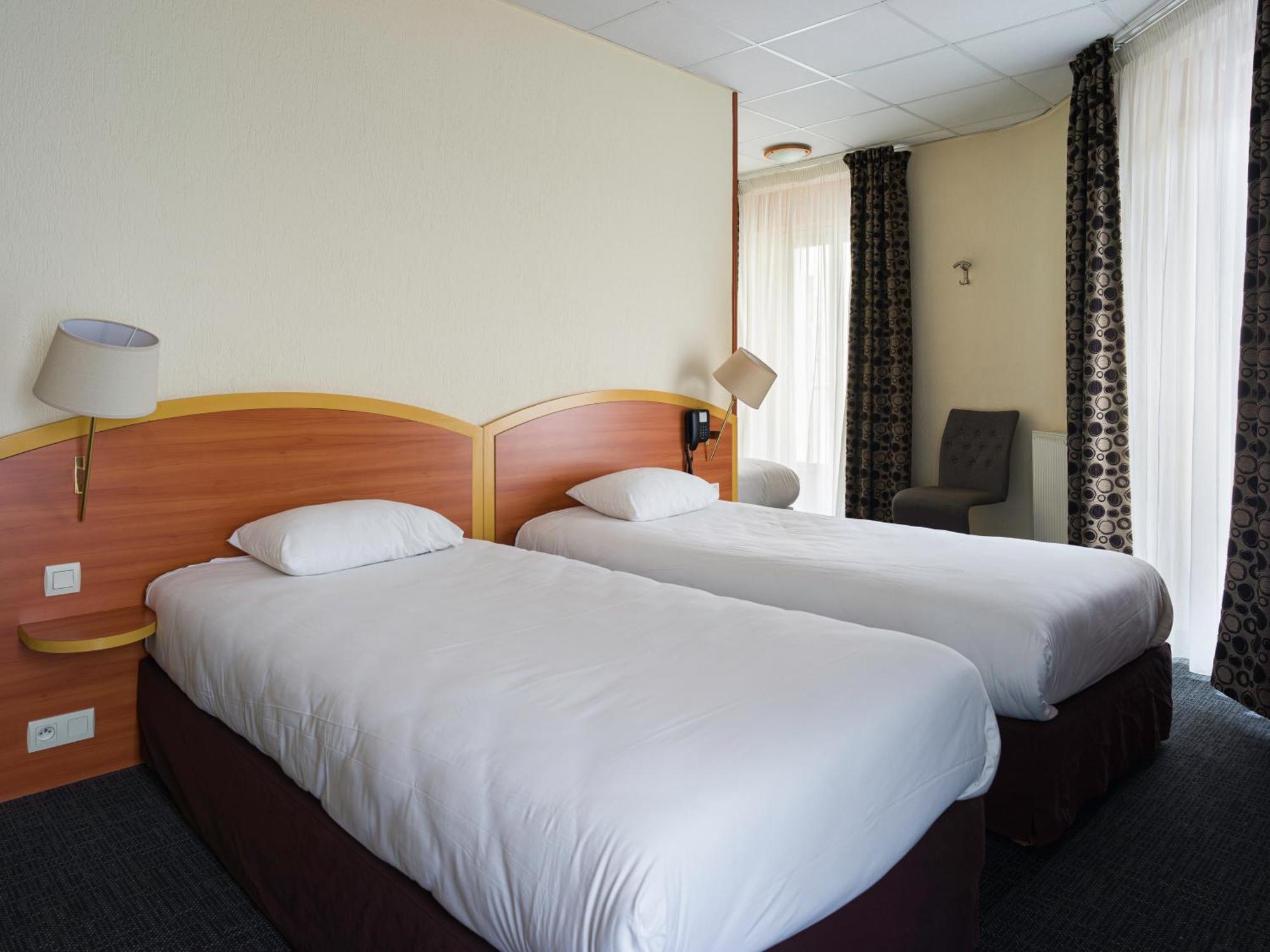 Kyriad Hotel Lamballe Exterior photo