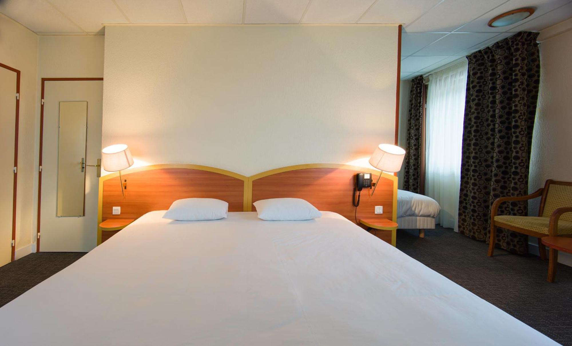 Kyriad Hotel Lamballe Exterior photo