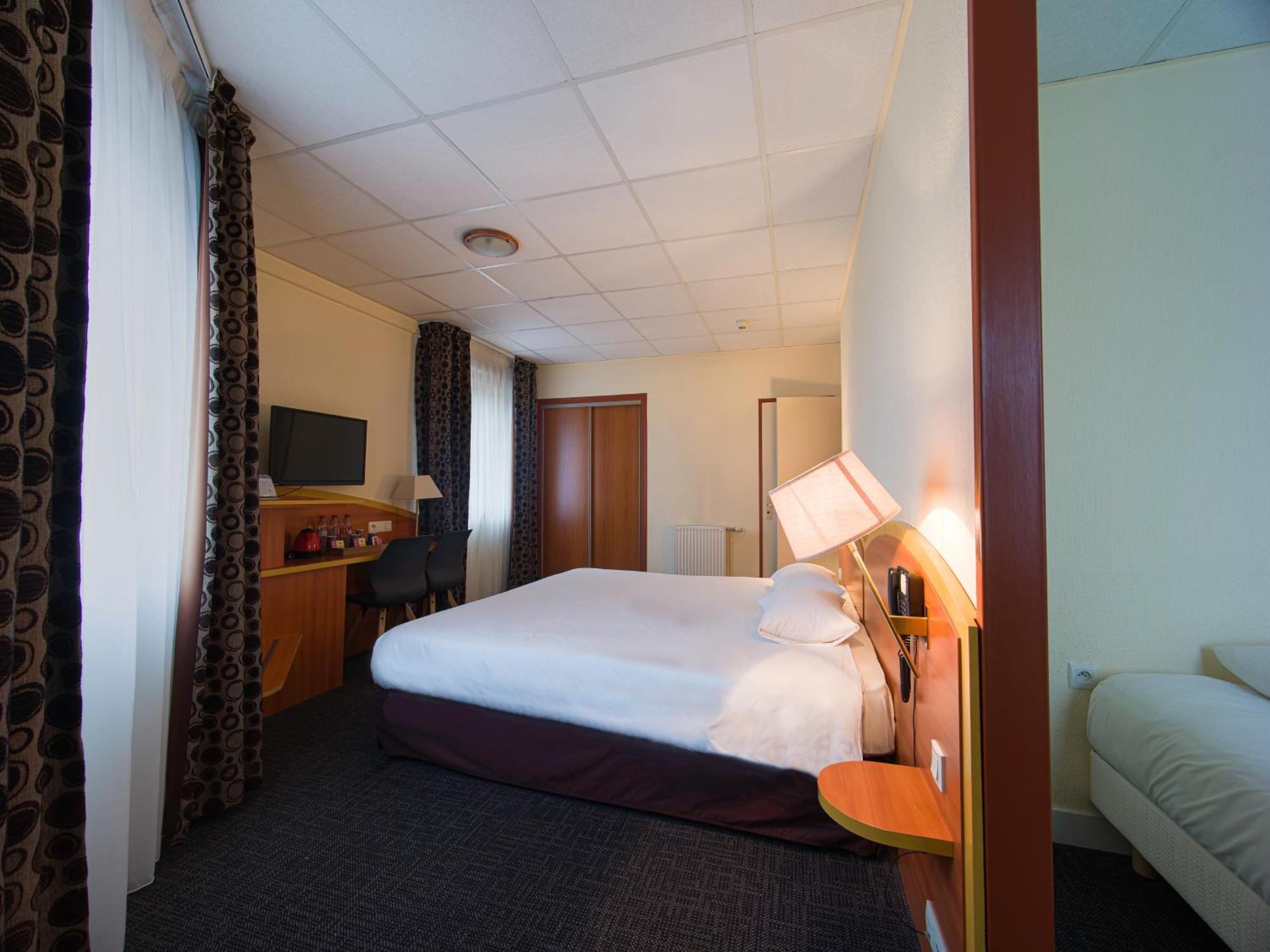 Kyriad Hotel Lamballe Exterior photo